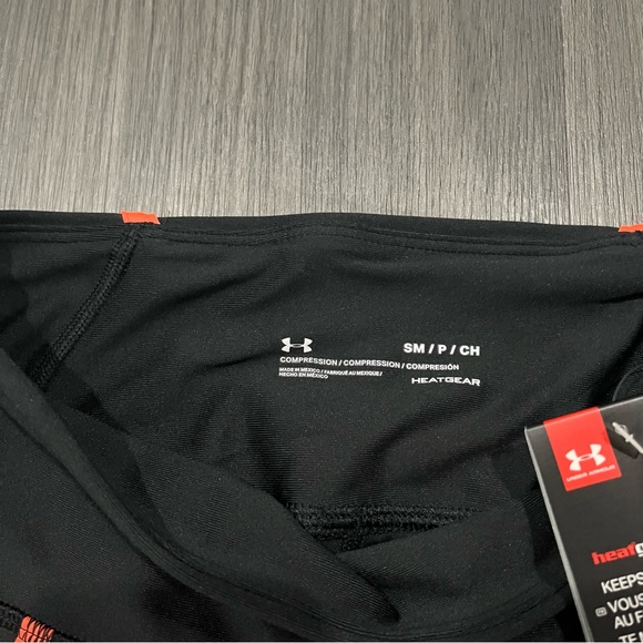 NWT Under Armour Compression Leggings Ankle Crop Black Womens Size S - Picture 4 of 6